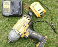 DeWALT DCF899H power wrench Black,Yellow  Impact Wrench