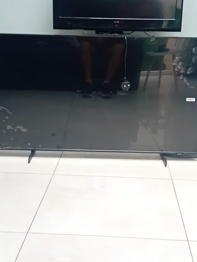 50incnes Samsung tv