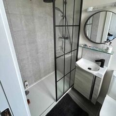 Sonas shower screen