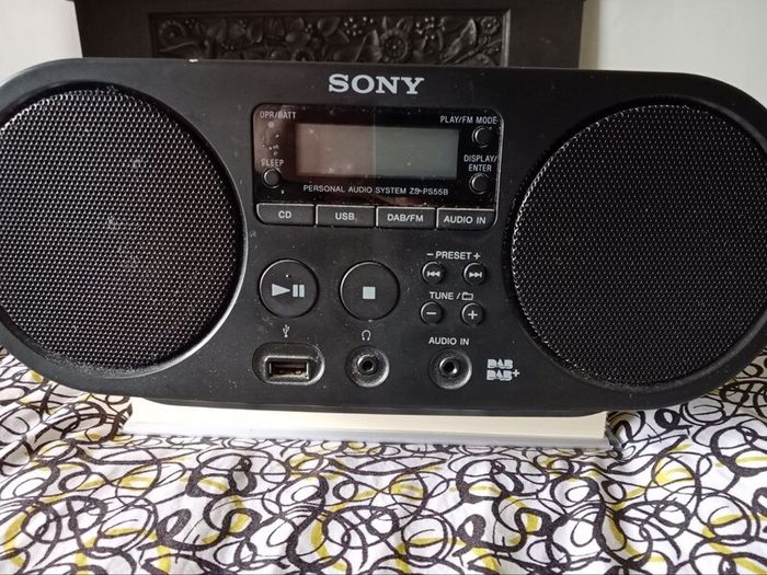 Sony CD Player/Boombox with DAB and FM Radio + 2 packs of Plus C batteries