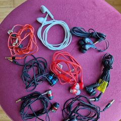 wired earphones