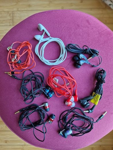 wired earphones