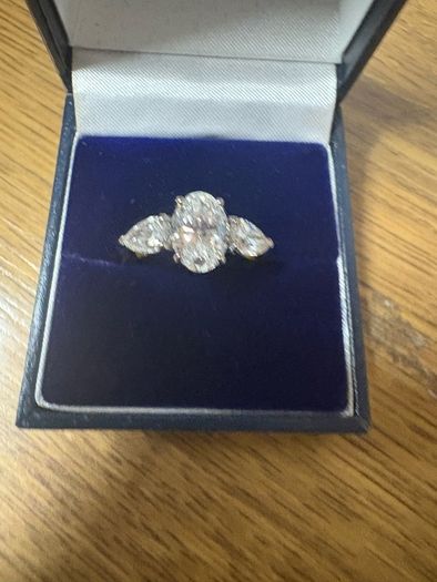 Bespoke Natural and lab grown diamond rings.