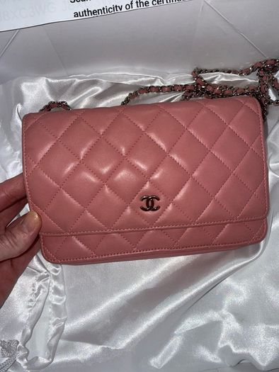 Chanel wallet on chain