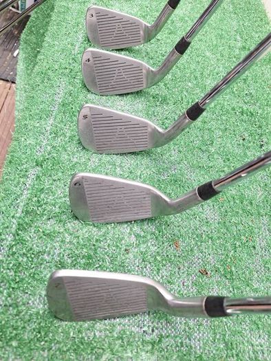 Golf clubs. Wilson full set
