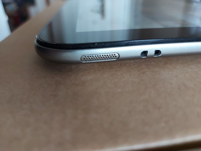 Toshiba 10.1inch Tablet, Model AT10-A, 16GB, great for internet, youtube, games, etc (Circular crack on screen)