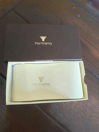 Piel Frama - Leather Case.