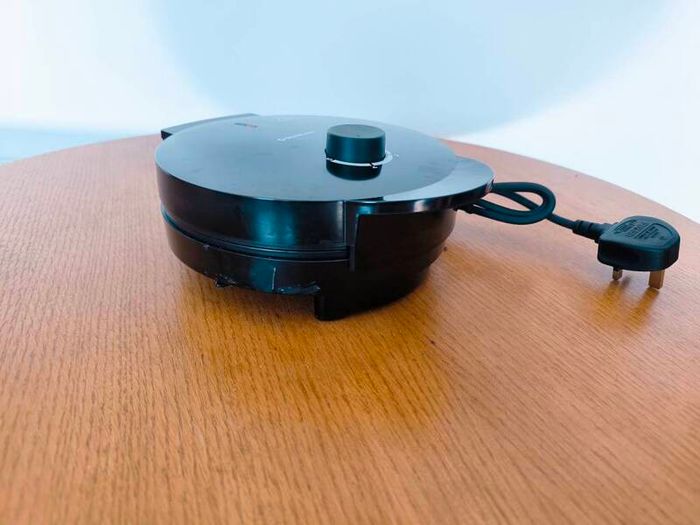 Waffle maker. Swan G3F Electric Waffle Maker. Excellent Condition