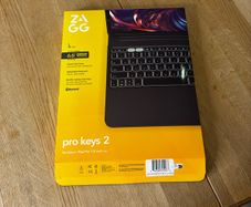Zagg pro keys 2 13" iPad pro case