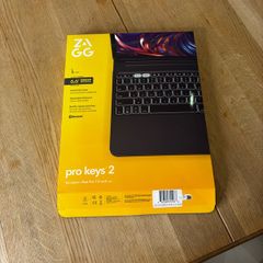Zagg pro keys 2 13" iPad pro case