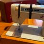 sewing machine Image 3