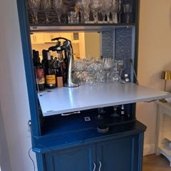 Cocktail cabinet