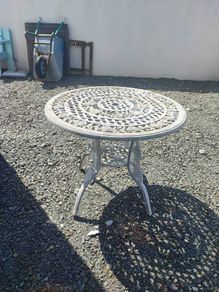 garden table and chairs