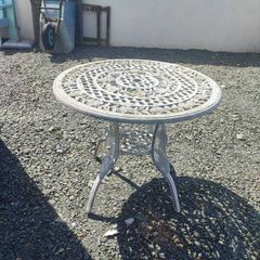 garden table and chairs