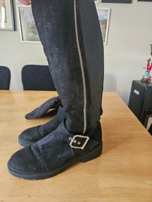 knee high black boots