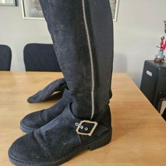 knee high black boots