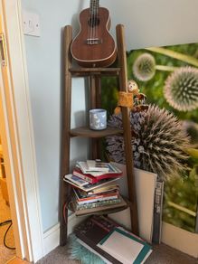 Triangular shelf