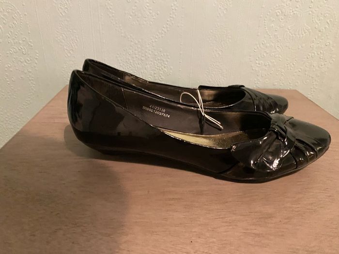 Black and gold women's shoes size 5 uk