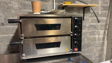 Electric pizza oven