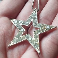 Star Pendant Necklace with Rhinestones.