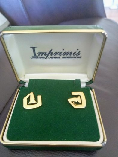 men's cuff links in box. very dressy .