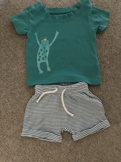 Brand new M&S newborn Baby outfit with frog