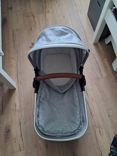 Zummi Halo travel system with bassinet and toddler seat