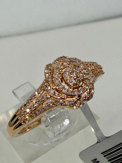 Gold 9K (375) Rose Gold SGL Certified Pink Diamond Cluster Ring.
