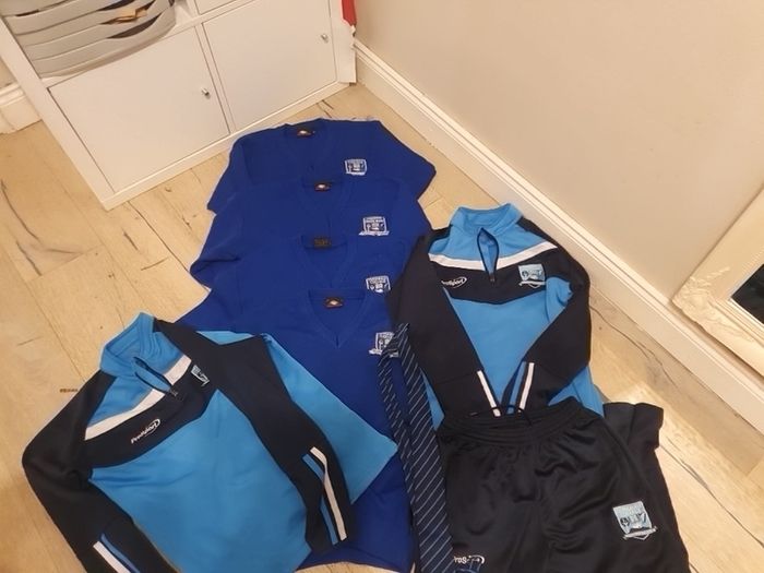 Dunamase College uniform