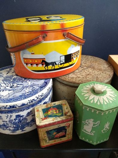 Funky Atomic Mid-Century Modern 1950's Small Tin Tea Caddy, with a Funky and Rare Graphic Design - MCM/50s Display! Props for Stage and Screen!