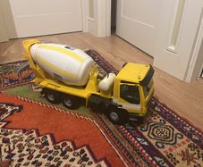 Toy cement mixer