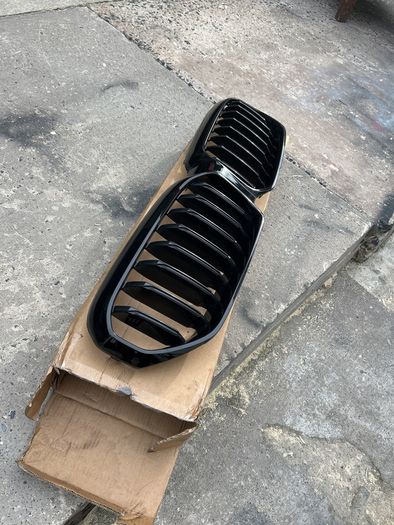 G30 gloss black grill