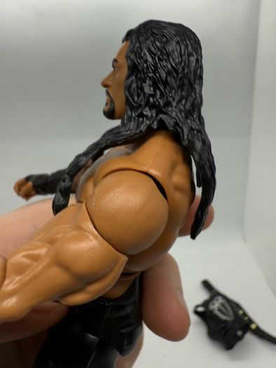 wwe elite series 35 Roman Reigns action figure