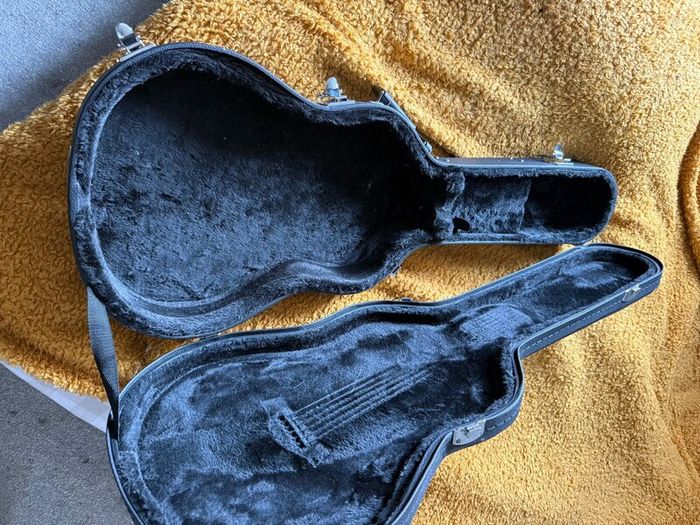 Acoustics guitar