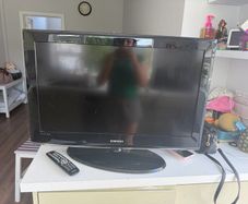 Samsung 32 TV with Remote