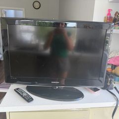 Samsung 32 TV with Remote