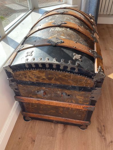 Vintage American Dome-Top Steamer Trunk / Storage Chest