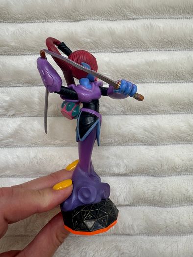 Ninjini Skylnders Giants Universal Character Action Figure Used Please look at the pictures