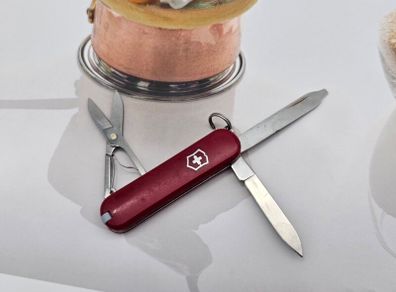 Vintage Victorinox Classic Sd 58mm Swiss Army Knife Keychain tool