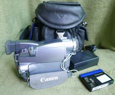 Canon MV700i Mini DV Camcorder Retro Video Camera - works well