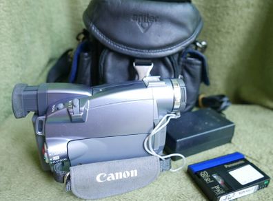 Canon MV700i Mini DV Camcorder Retro Video Camera - works well
