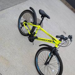 Nearly new yellow mountain bike
