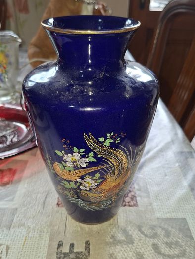 Japanese Kutani style Cobalt Blue Porcelain Vase decorated with a Hand-Painted Golden Pheasant and Floral Design, in good condition no chips or cracks