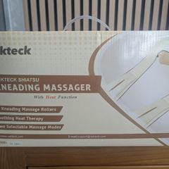 Kneading shiatsu massager