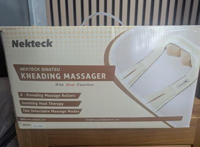 Kneading shiatsu massager