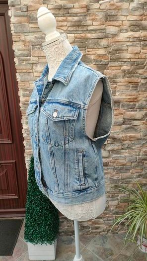 Pull & Bear Distressed Denim Sleeveless Jacket  Unisex  Size Small