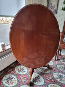 Antique loo table (tilt-top)