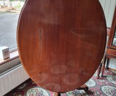 Antique loo table (tilt-top)