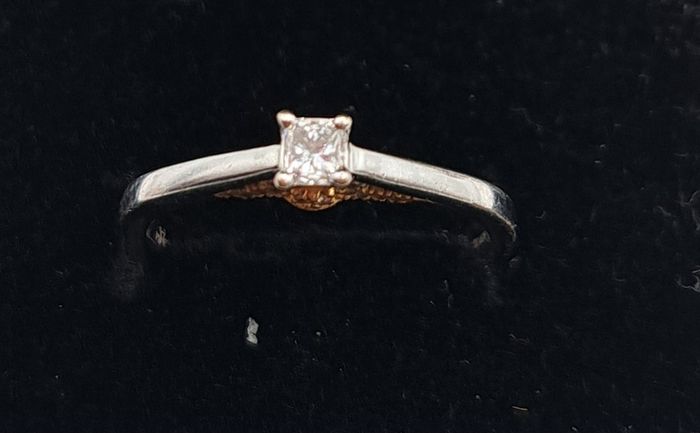 18 ct Diamond ring