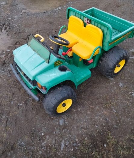 John Deere Gator